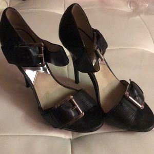 Michael kors black leather heels buckle 9 career